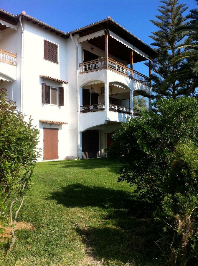 Lefkada Beachfront Apartment Никиана Экстерьер фото